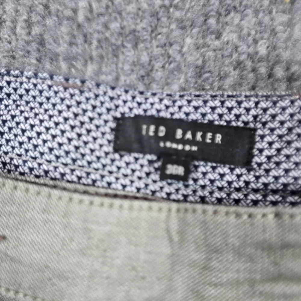 Ted Baker Shorts Mens 36 Gray Olive Stretch Chino Flat Front Casual 9"‎ Inseam - Picture 3 of 12